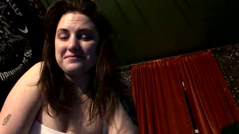 Snapshot of sarahsweetie17 chatting on 27, 10, 2025 sarahsweetie17 online show from 27, 10, 2025