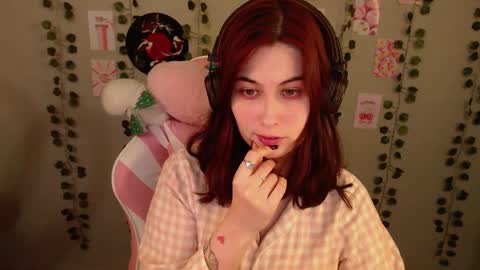 Snapshot of sarakinski chatting on 9, 2, 2025 Sara online show from 9, 2, 2025