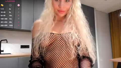 Snapshot of sarashineee chatting on 2, 12, 2025 Sara online show from 2, 12, 2025