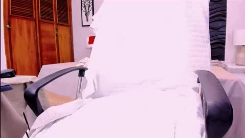 Snapshot of sarasofia44 chatting on 11, 11, 2025 Sara Sofia online show from 11, 11, 2025