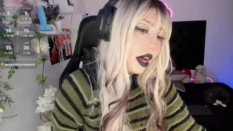 Snapshot of sarastorme chatting on 16, 11, 2025 Sara online show from 16, 11, 2025