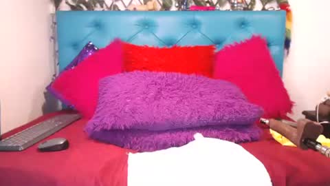 Sara Wills online show from 3, 11, 2025