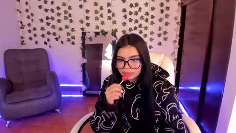 saray__jones online show from 2, 1, 2025