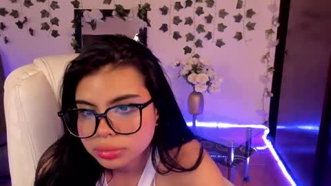 saray__jones online show from 2, 1, 2025