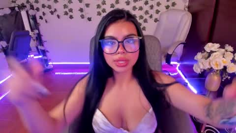 saray__jones online show from 8, 1, 2025