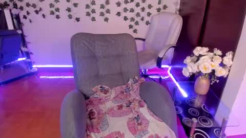 saray__jones online show from 8, 1, 2025