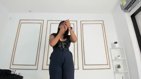 Saray Mardez online show from 12, 11, 2025