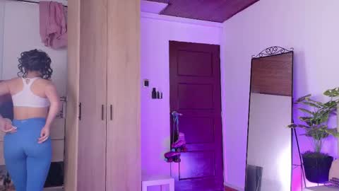 Snapshot of saritabratz chatting on 4, 3, 2026 Sara online show from 4, 3, 2026