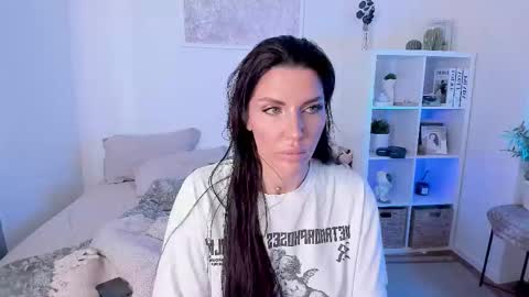 Sasha Miro online show from 16, 9, 2025