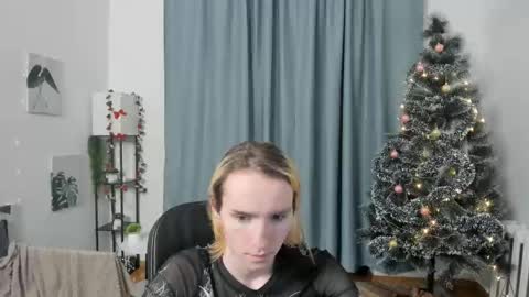 Snapshot of sasha_vesmus chatting on 16, 12, 2025 Sasha Vesmus online show from 16, 12, 2025