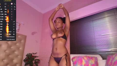 Snapshot of sashhalux22 chatting on 22, 2, 2025 SashhaLux22 online show from 22, 2, 2025