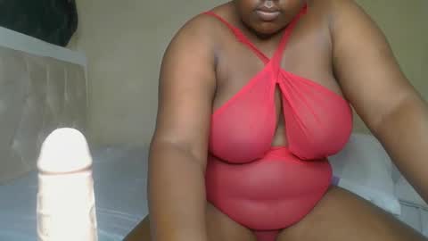 Snapshot of sassie_bee chatting on 1, 12, 2024 sassie_bee online show from 1, 12, 2024