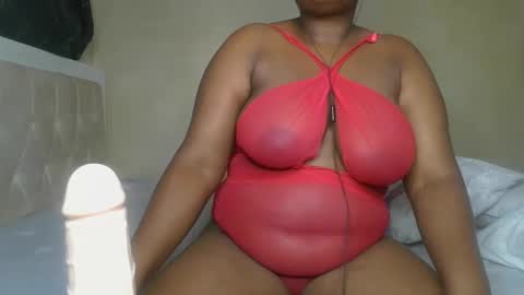 Snapshot of sassie_bee chatting on 3, 12, 2024 sassie_bee online show from 3, 12, 2024