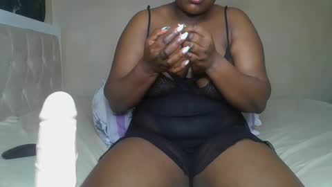 Snapshot of sassie_bee chatting on 16, 12, 2024 sassie_bee online show from 16, 12, 2024