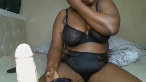 Snapshot of sassie_bee chatting on 16, 12, 2024 sassie_bee online show from 16, 12, 2024