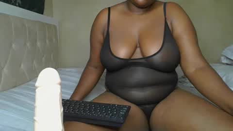 Snapshot of sassie_bee chatting on 20, 1, 2025 sassie_bee online show from 20, 1, 2025