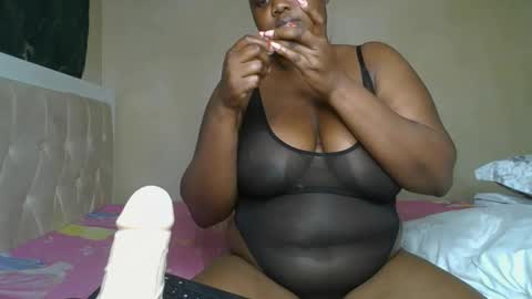 Snapshot of sassie_bee chatting on 22, 1, 2025 sassie_bee online show from 22, 1, 2025