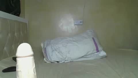 Snapshot of sassie_bee chatting on 20, 2, 2025 sassie_bee online show from 20, 2, 2025