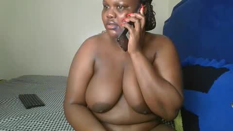 Snapshot of sassie_bee chatting on 14, 9, 2025 sassie_bee online show from 14, 9, 2025