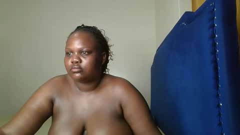 Snapshot of sassie_bee chatting on 18, 9, 2025 sassie_bee online show from 18, 9, 2025