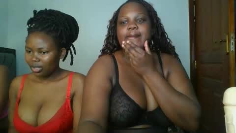 Snapshot of sassie_bee chatting on 11, 10, 2025 sassie_bee online show from 11, 10, 2025