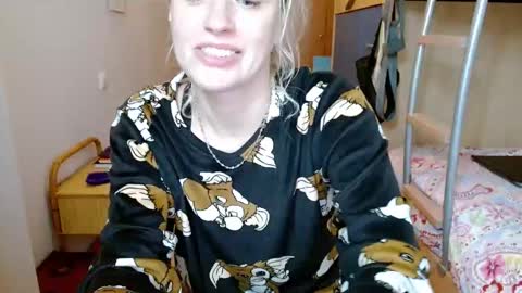 Snapshot of satinqueen90 chatting on 21, 11, 2025 Satinqueen90 online show from 21, 11, 2025