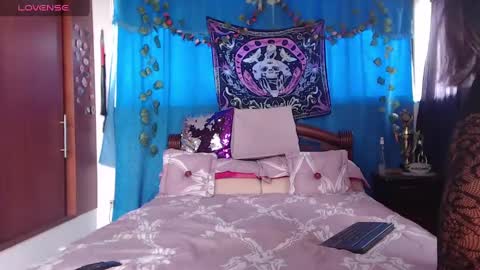 Snapshot of saucy_zaren chatting on 7, 1, 2025 Zaren online show from 7, 1, 2025