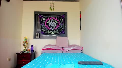 Snapshot of saucy_zaren chatting on 8, 9, 2025 Zaren online show from 8, 9, 2025