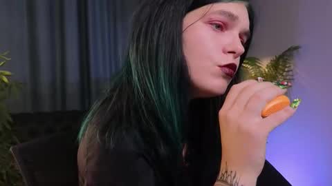 Saurus Palmer online show from 10, 10, 2025