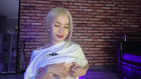 Snapshot of saya_lin chatting on 20, 11, 2025 Saya online show from 20, 11, 2025