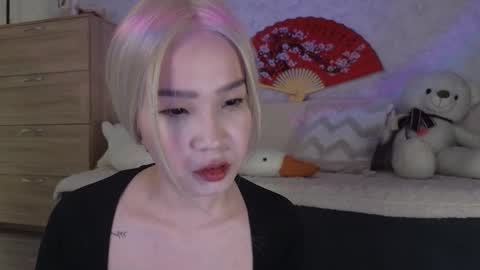 Snapshot of saya_lin chatting on 17, 12, 2025 Saya online show from 17, 12, 2025