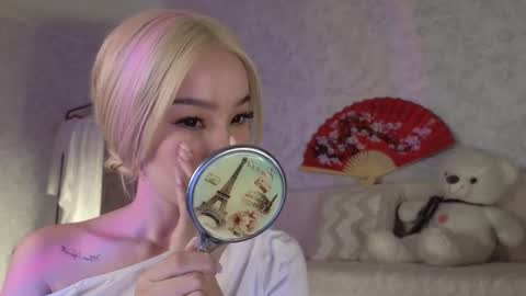 Snapshot of saya_lin chatting on 18, 12, 2025 Saya online show from 18, 12, 2025