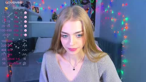 Kira  GMT 7 Mon Thu-Sun  0800am-0200pm  online show from 24, 12, 2024