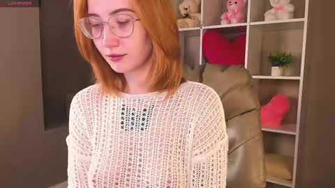 Kira  GMT 7 Mon Thu-Sun  0800am-0200pm  online show from 18, 11, 2025