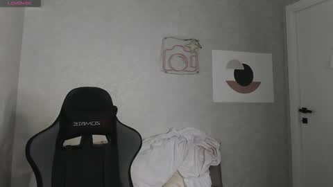 Kira  GMT 7 Mon Thu-Sun  0800am-0200pm  online show from 15, 12, 2025