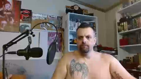 Snapshot of scarecrow2wm chatting on 19, 10, 2025 Kent Clark online show from 19, 10, 2025