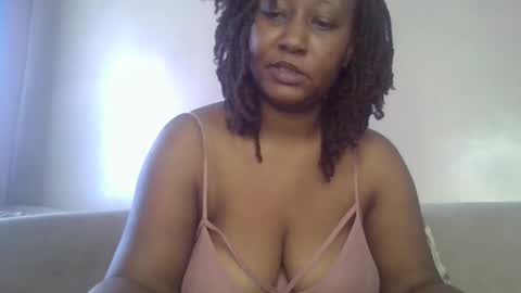 scarlet_25142359 online show from 2, 12, 2025