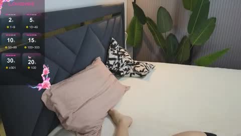 Snapshot of scarlet_ice chatting on 25, 11, 2025 scarlet_ice online show from 25, 11, 2025