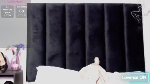 Scarlet Ray  online show from 10, 10, 2025