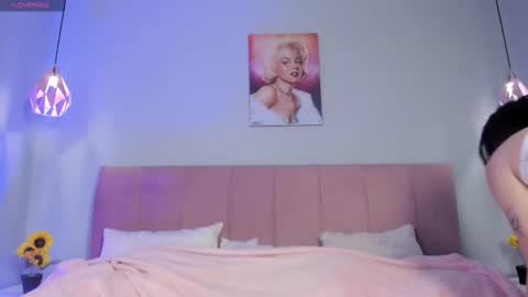 Scarlet  online show from 13, 3, 2026