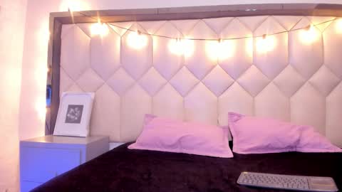 scarlethbigbug online show from 11, 2, 2026