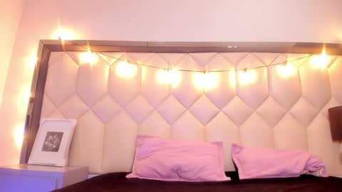 scarlethbigbug online show from 12, 2, 2026