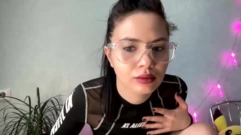 scarletpetal online show from 21, 1, 2025