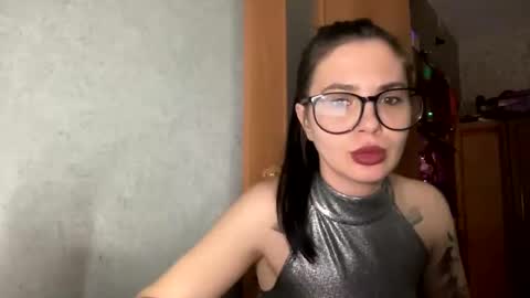 scarletpetal online show from 26, 1, 2025