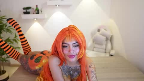 Scarlett Collins online show from 1, 11, 2025