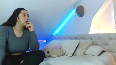 Scarlett and Jazmin online show from 18, 10, 2025