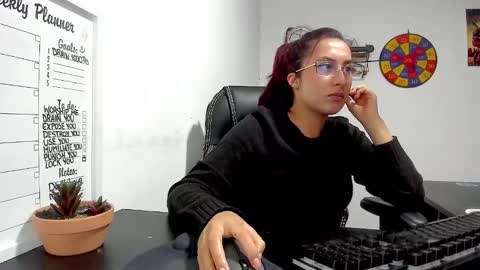 Snapshot of scarlett_sen chatting on 2, 12, 2024 Mistress Scarlett online show from 2, 12, 2024