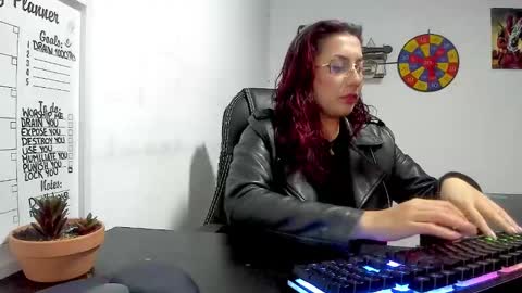 Snapshot of scarlett_sen chatting on 3, 12, 2024 Mistress Scarlett online show from 3, 12, 2024