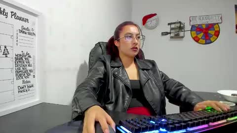 Snapshot of scarlett_sen chatting on 21, 12, 2024 Mistress Scarlett online show from 21, 12, 2024