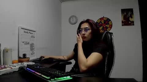 Snapshot of scarlett_sen chatting on 10, 1, 2025 Mistress Scarlett online show from 10, 1, 2025
